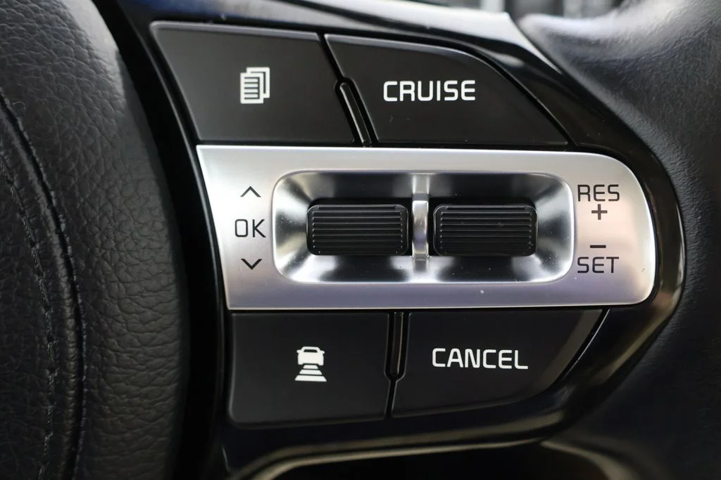 Used 2019 White Kia Technology image 12