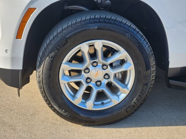 Used 2025 Summit White Chevrolet LS image 16