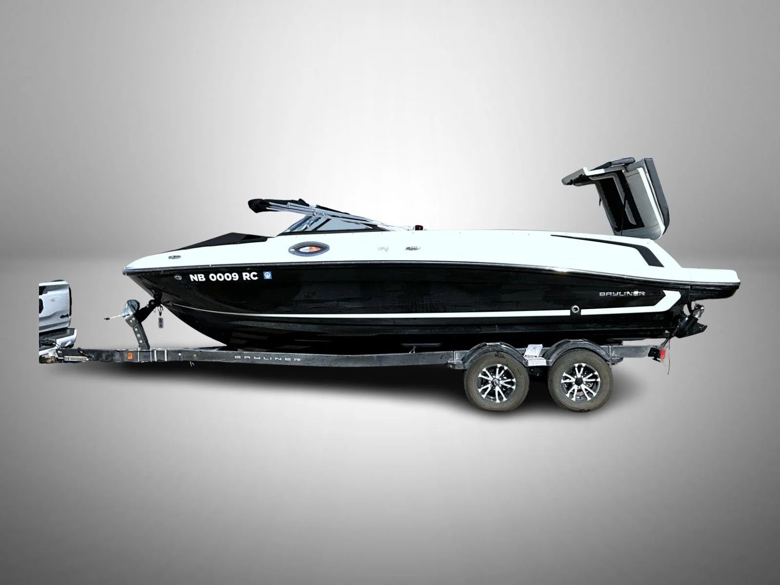 Used 2020 Black Bayliner Boat image 8
