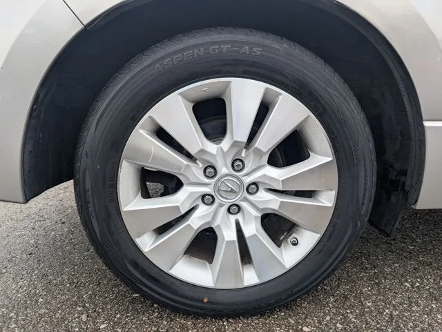 Used 2011 Silver Acura Base image 26