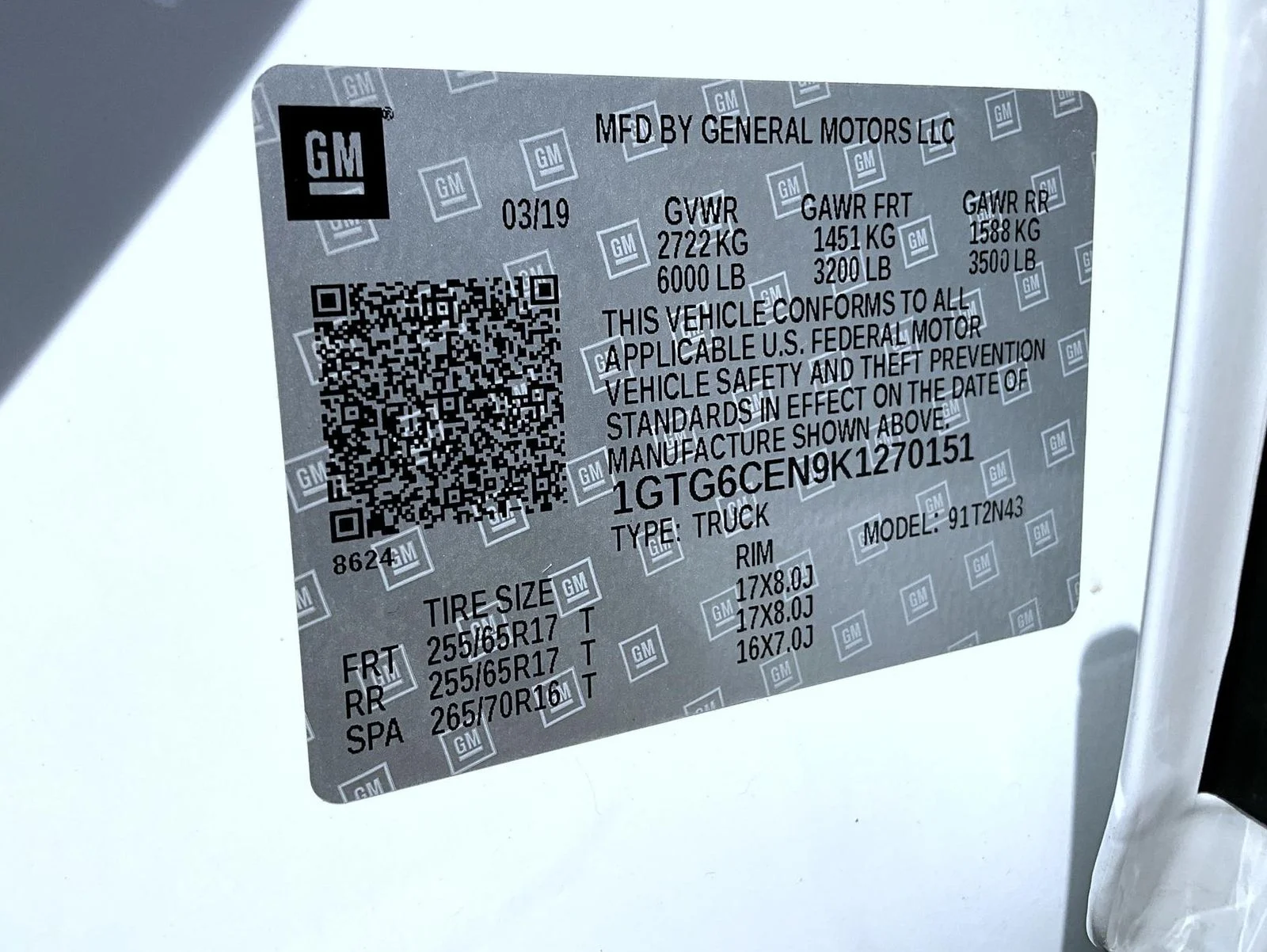 Used 2019 White GMC SLE1 image 28