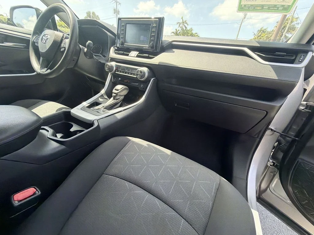 Used 2021 Silver Toyota XLE image 36