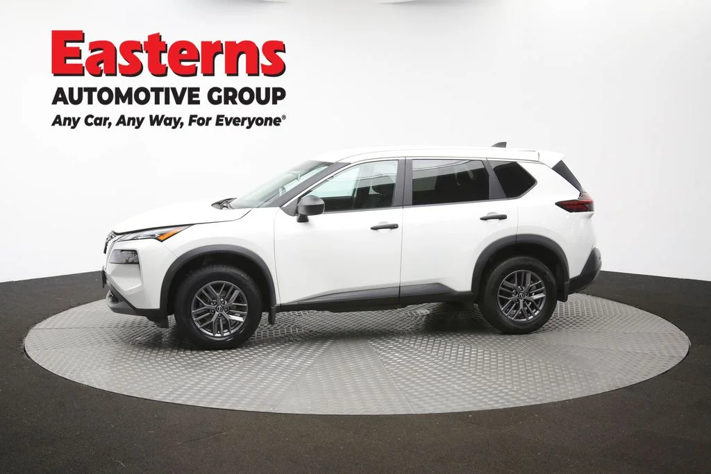 Used 2023 White Nissan S image 60
