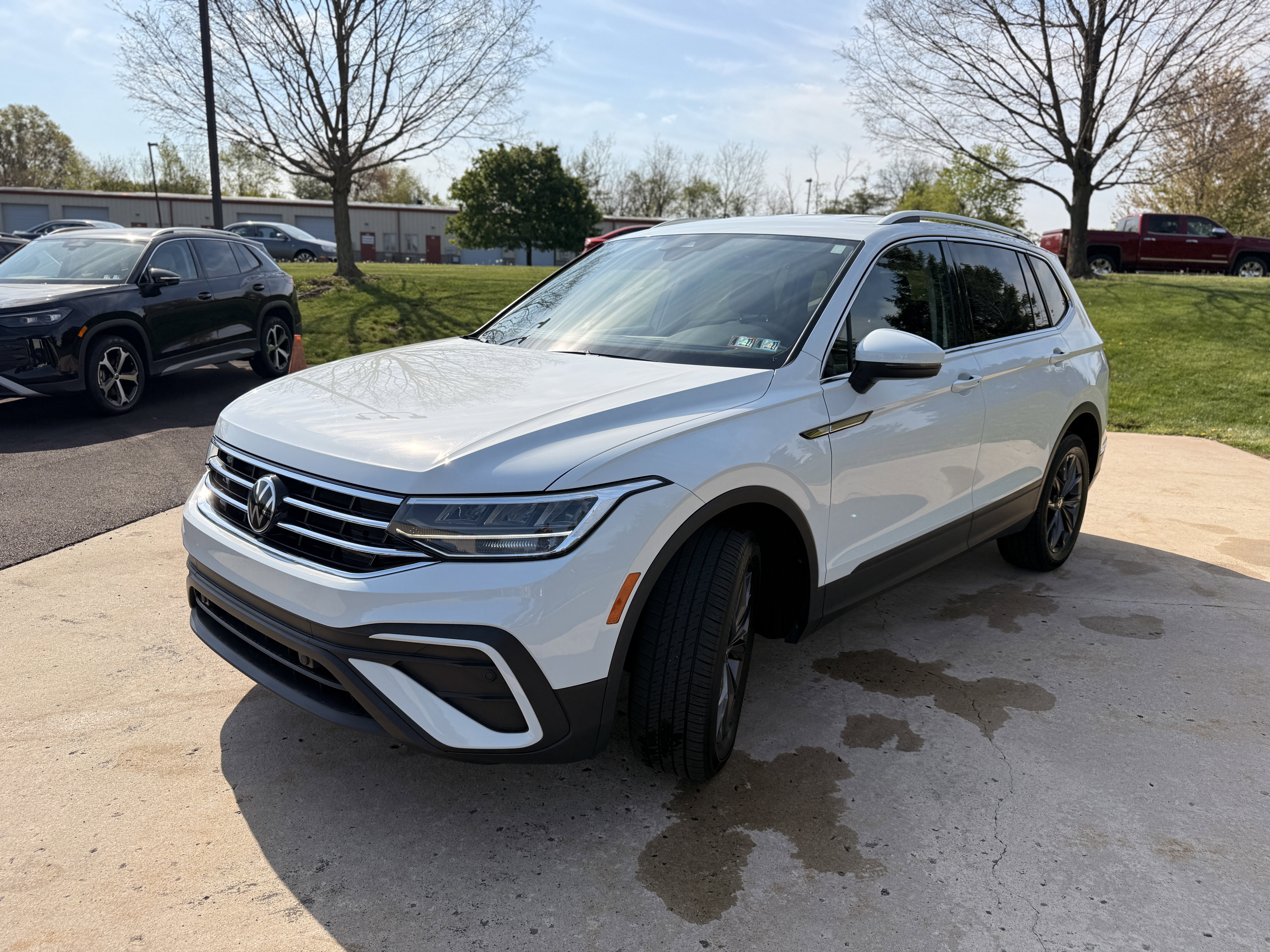 Used 2022  Volkswagen SE image 8