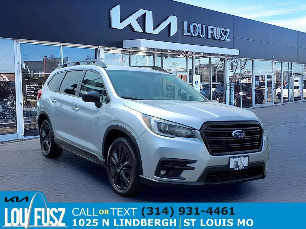 Used 2022 Ice Silver Metallic Subaru Onyx Edition image 1