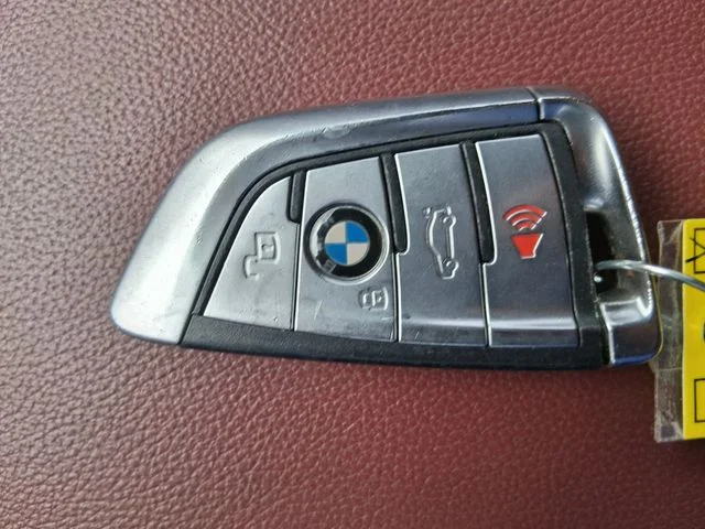Used 2022 Black BMW sDrive30i image 16