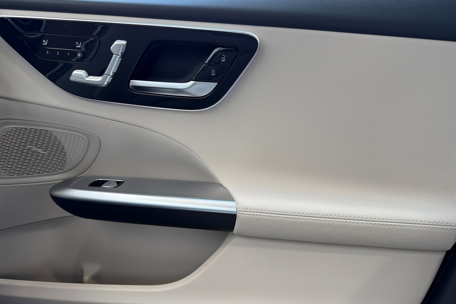 New 2026 Twilight Blue Metallic Mercedes-Benz C 300 image 33