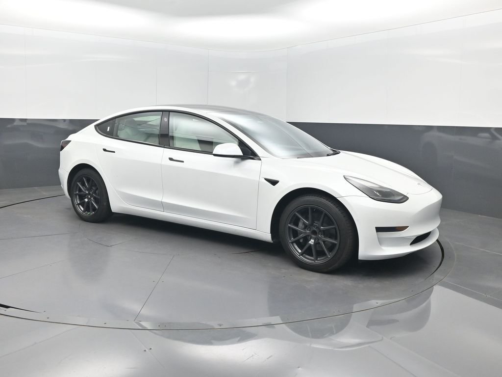 Used 2022 White Tesla Base image 28