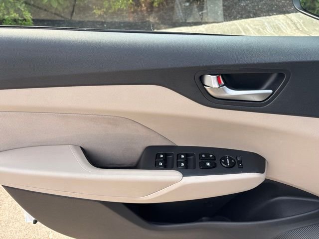 2022 Hyundai Accent SE - Photo 14
