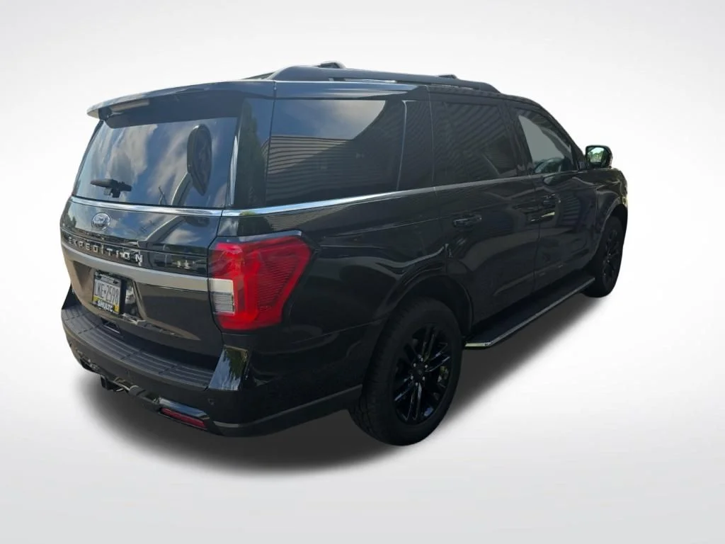 Used 2023 Black Ford XLT image 3