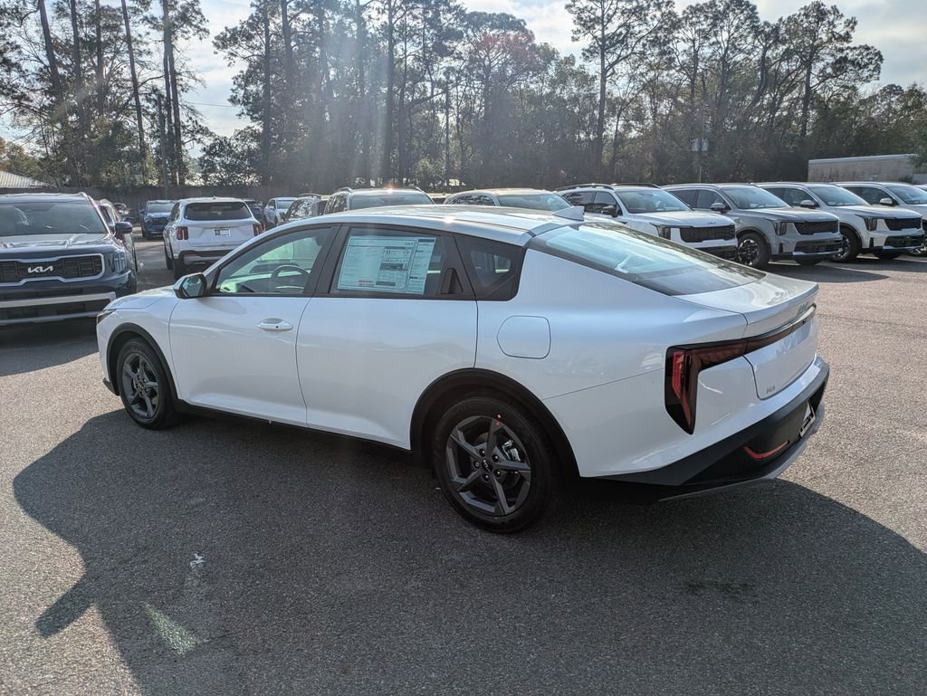 New 2026 Snow White Pearl Kia LXS image 6