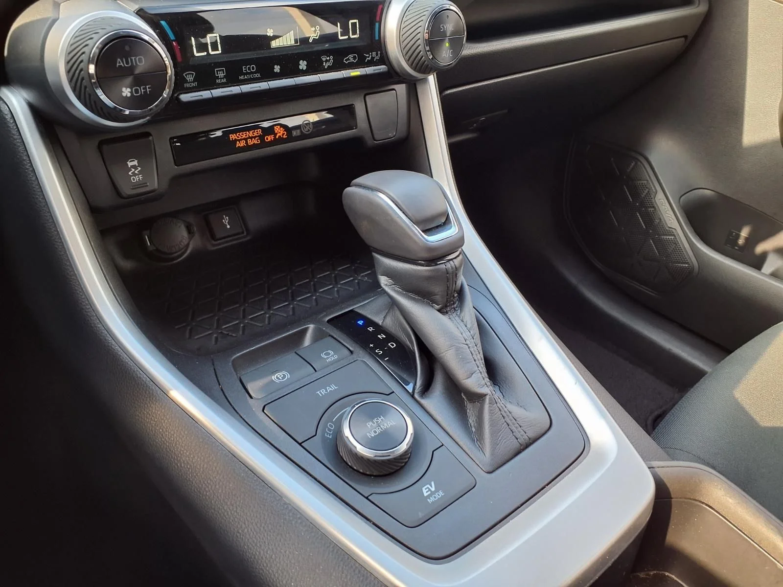 Certified Used 2022 Silver Toyota SE image 25