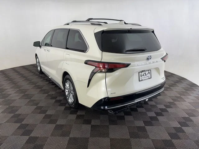 Used 2021 White Toyota Platinum image 9