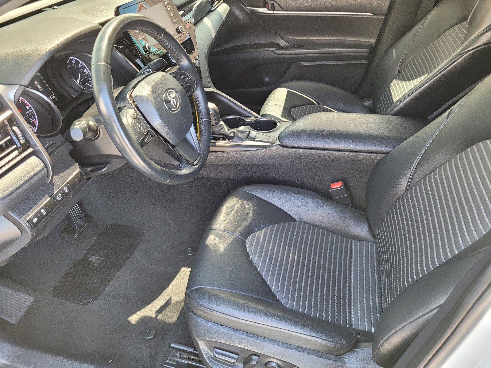 Used 2022  Toyota  image 15