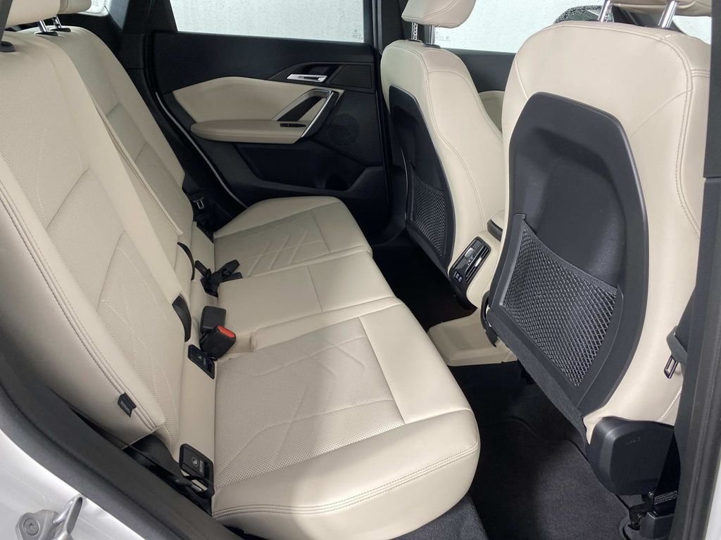 Used 2023 White BMW xDrive28i image 12