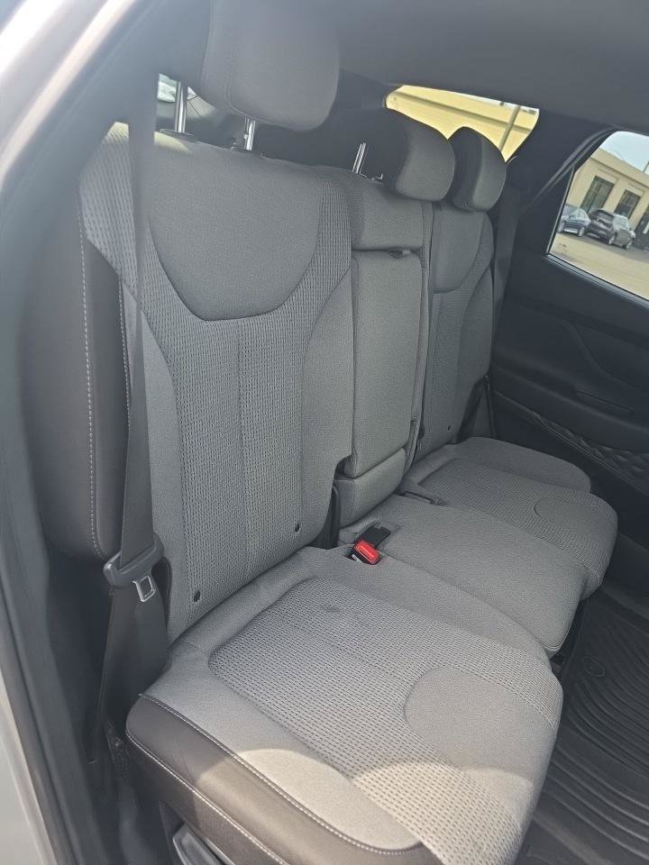 Used 2023 Silver Hyundai SEL Convenience image 7