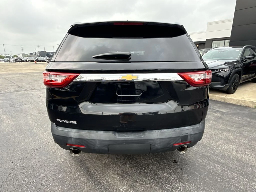 Used 2018 Chevrolet Traverse LS with VIN 1GNERFKW8JJ179312 for sale in Countryside, IL