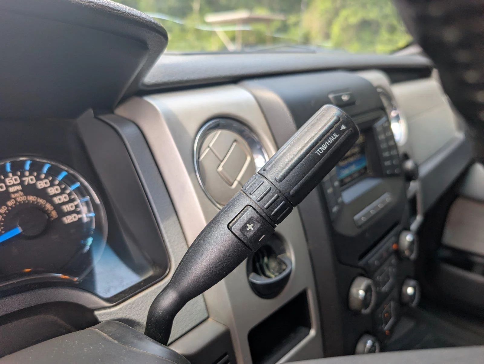 Used 2013 Oxford White/Ingot Silver Metallic Ford XLT image 25