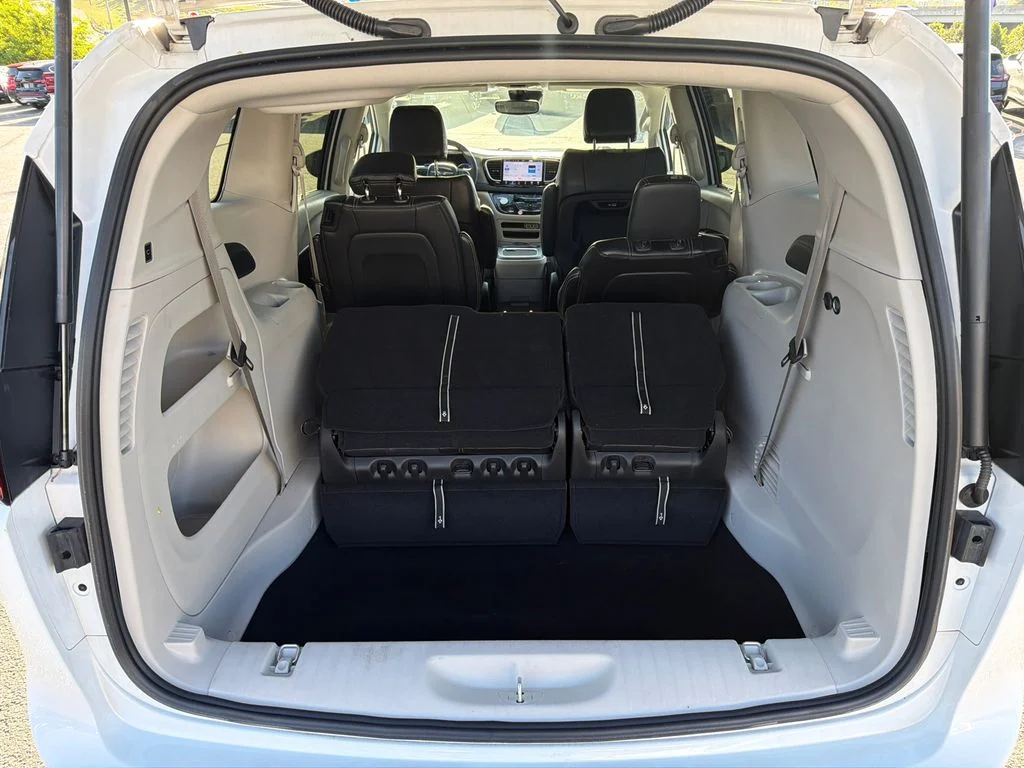 Used 2024 White Chrysler Touring L image 17