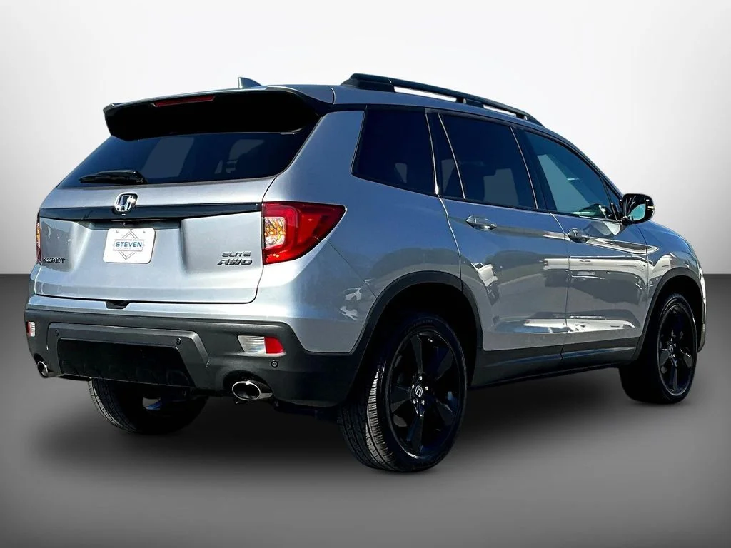 Certified Used 2019 Lunar Silver Metallic Honda Elite image 6