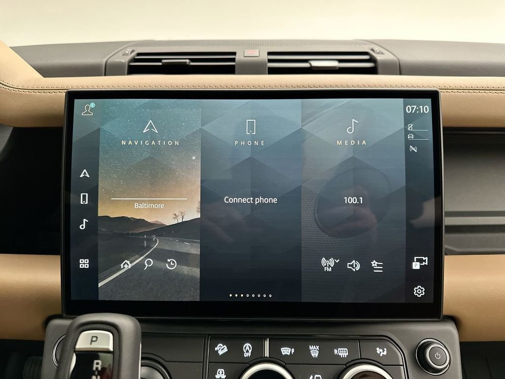 New 2026 Santorini Black Land Rover X-Dynamic SE image 14