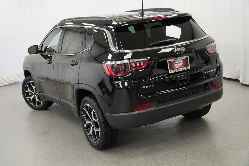 New 2026 Diamond Black Crystal Pearl-Coat Exterior Paint Jeep Limited image 14