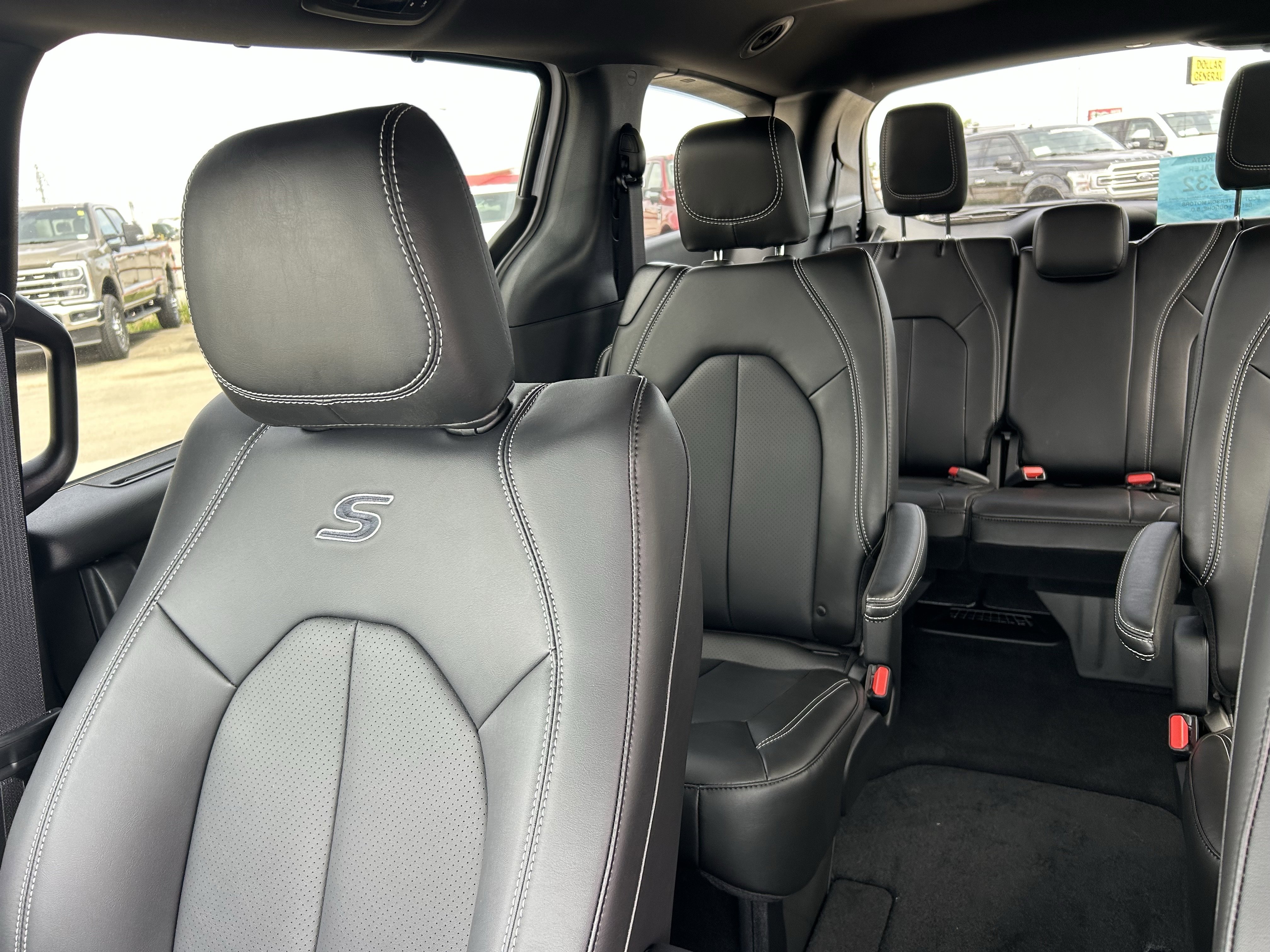 New 2026 Bright White Clearcoat Chrysler Select image 15