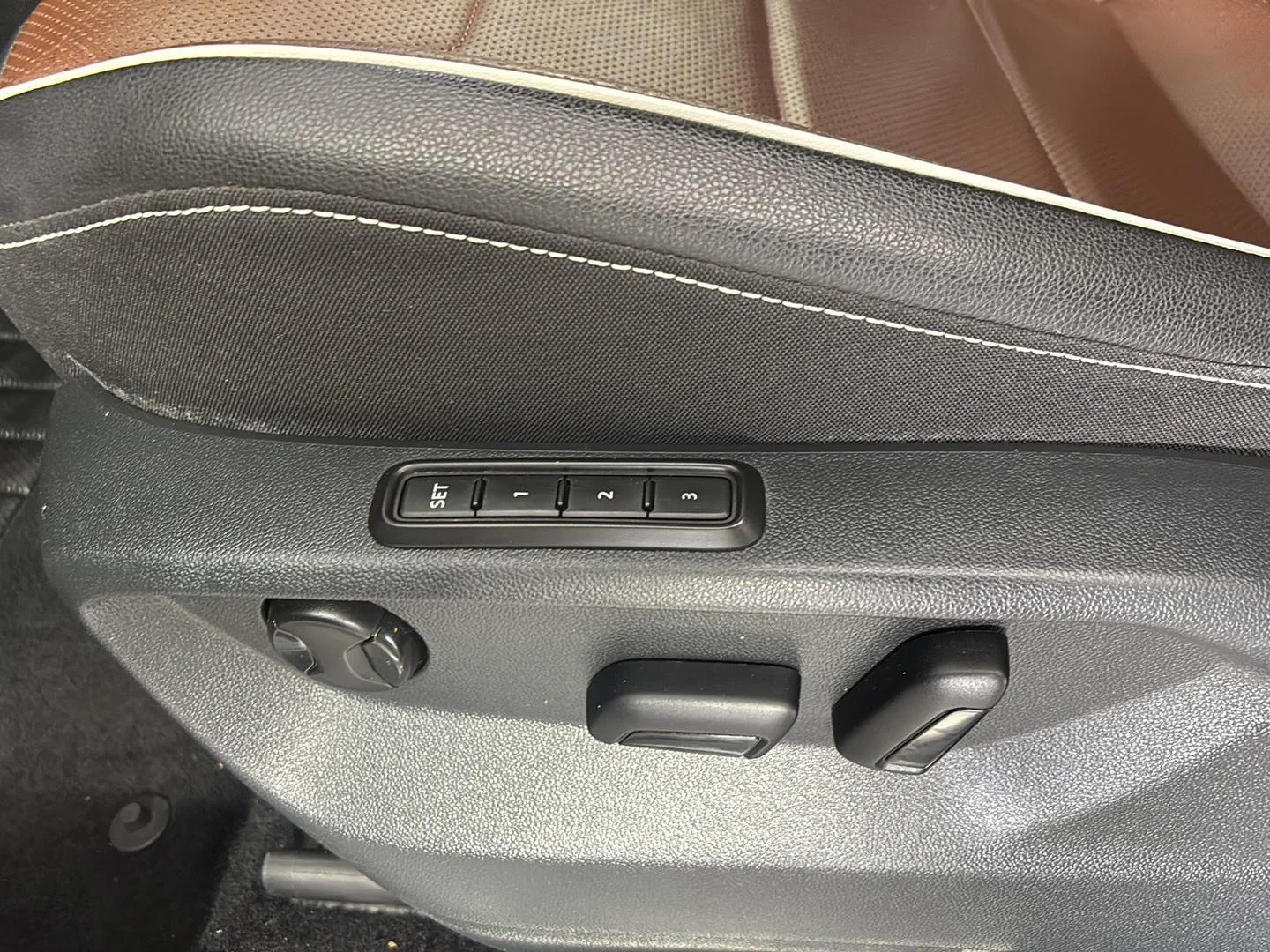 Used 2022 Platinum Gray Metallic Volkswagen SEL R-Line image 24