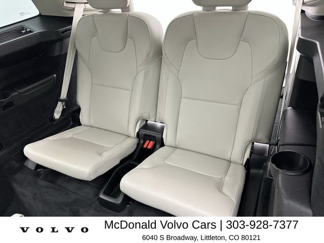 Used 2021 White Volvo T6 Momentum image 24