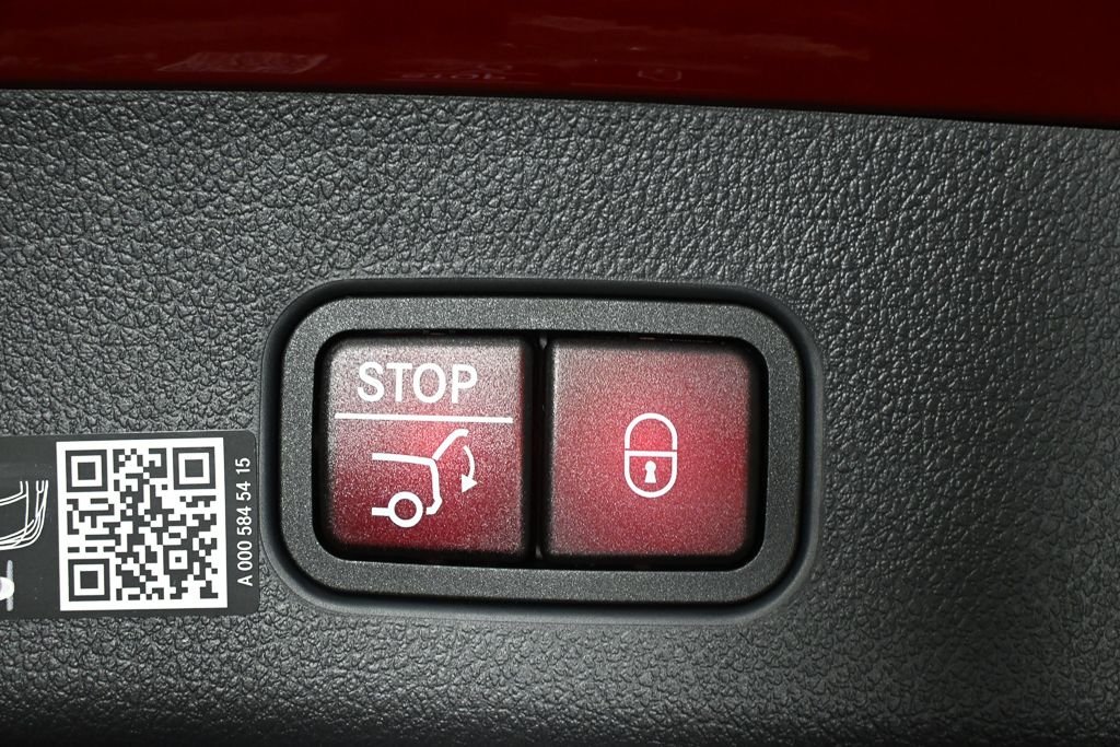 New 2026 MANUFAKTUR Patagonia Red Metallic Mercedes-Benz GLC 300 image 30