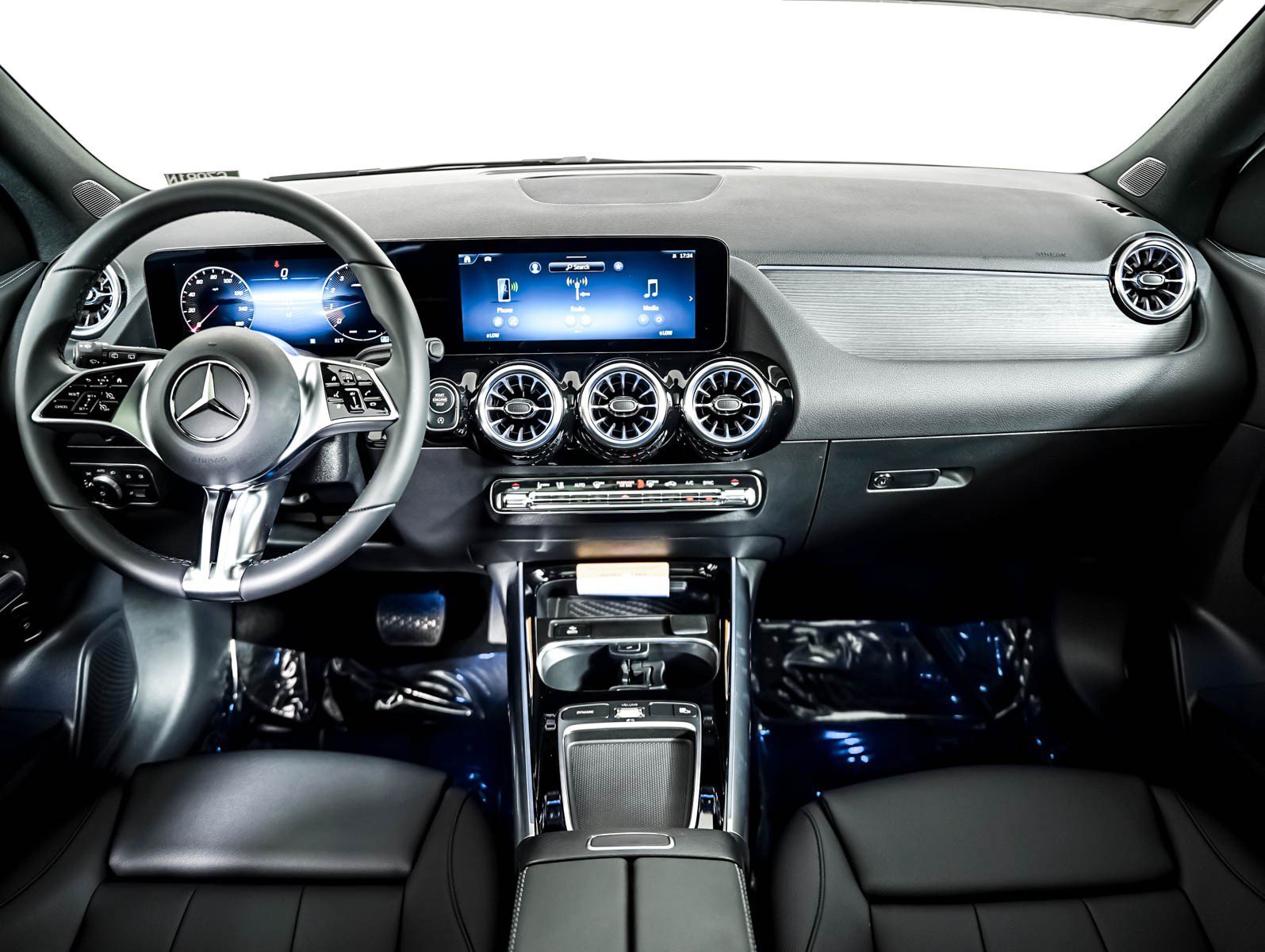New 2026 Polar White Mercedes-Benz GLA 250 image 9