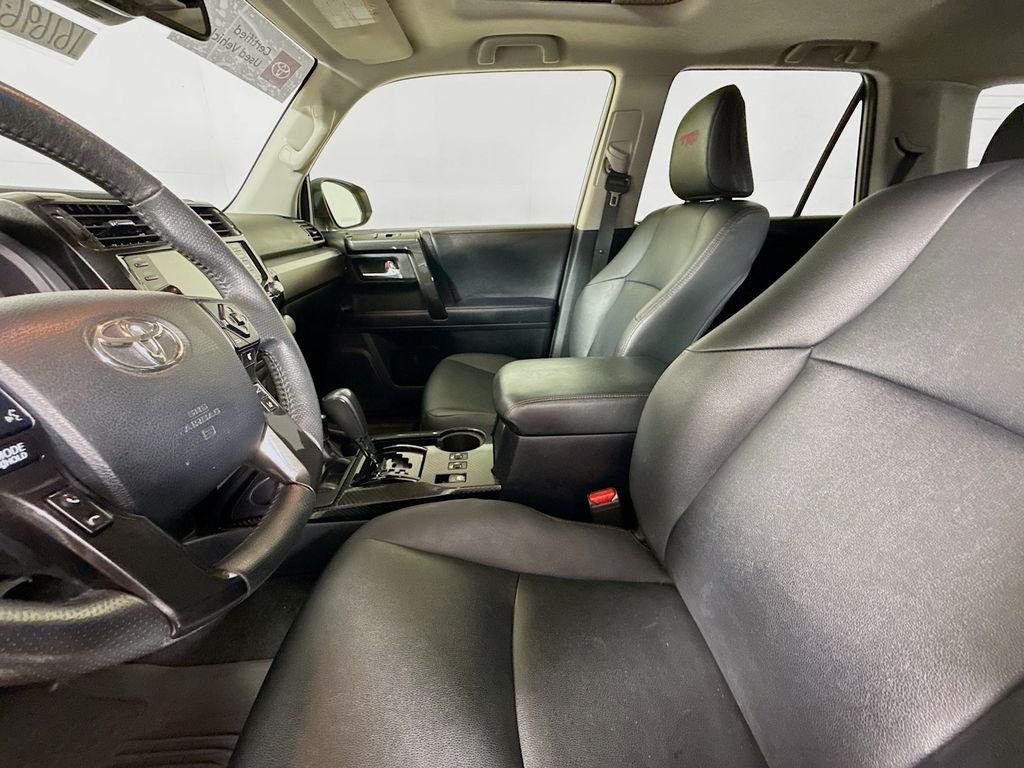 Used 2021 Classic Silver Metallic Toyota Venture image 18