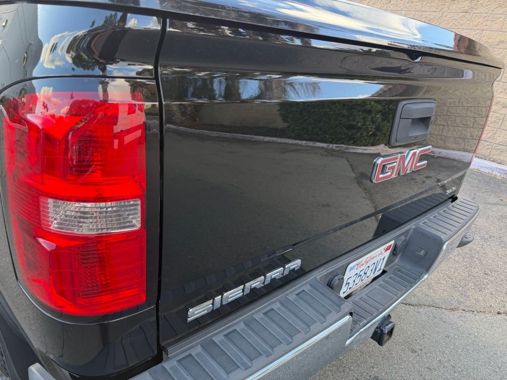 Used 2015 Black GMC SLE image 10