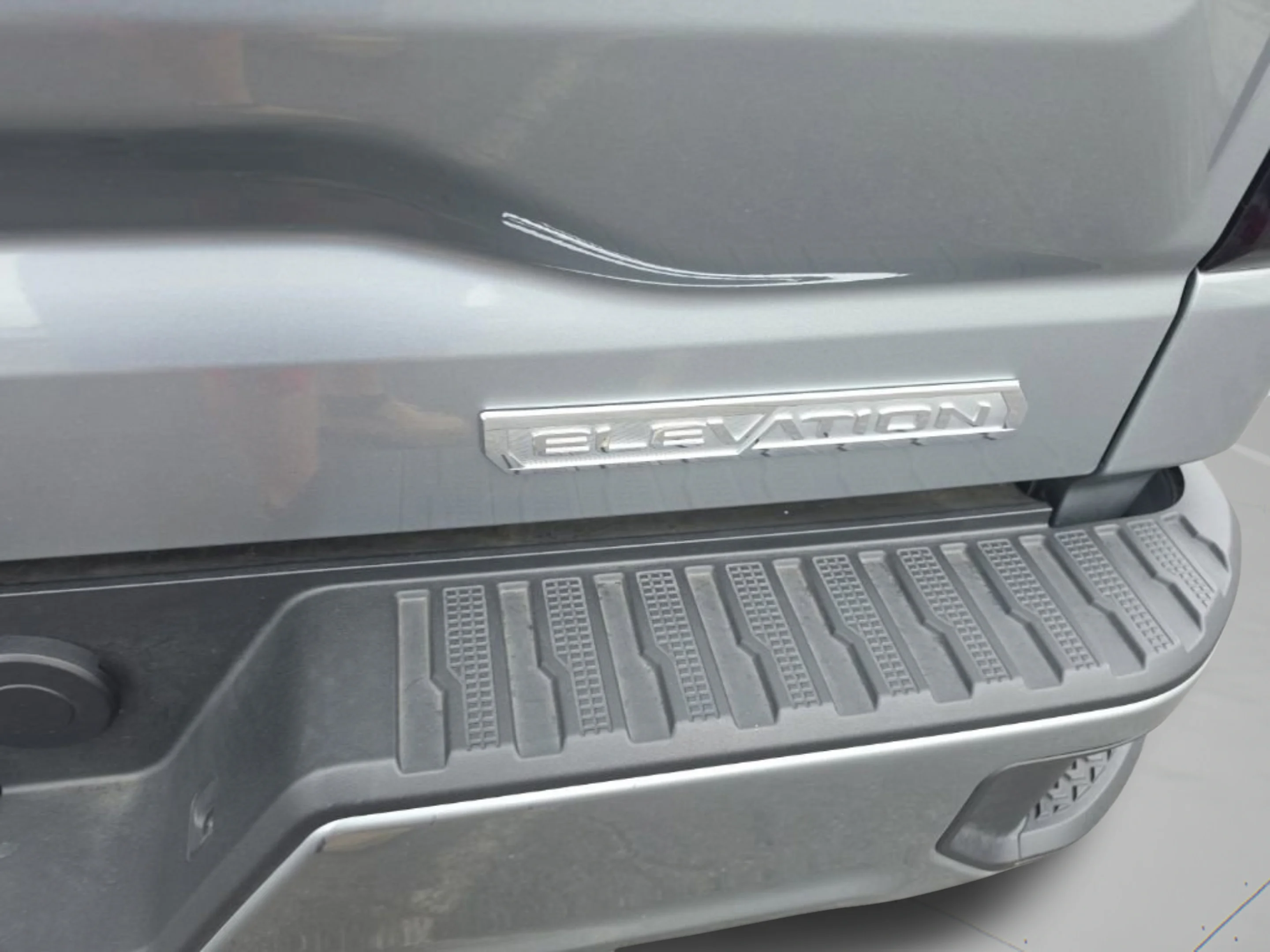 Used 2025 Sterling Metallic GMC Elevation image 31