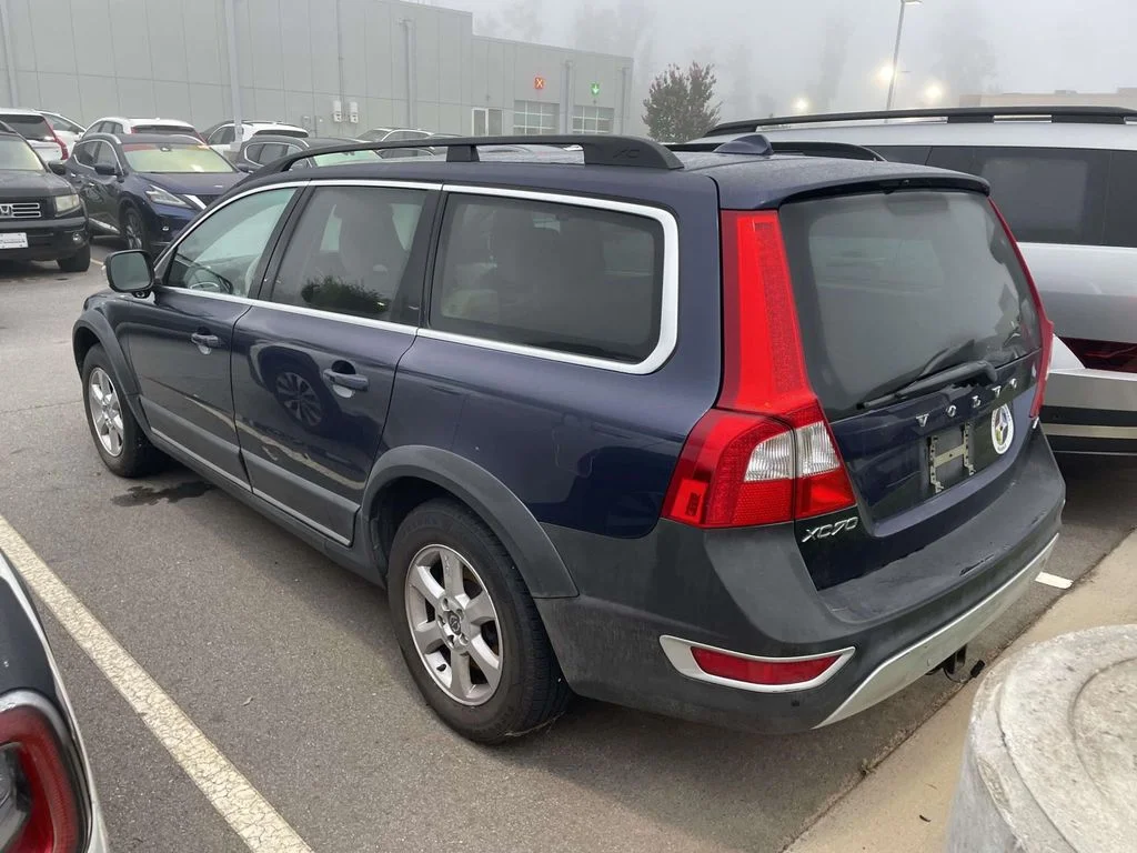 Used 2012 Caspian Blue Metallic Volvo 3.2L Premier Plus image 3