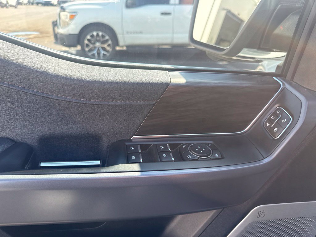 Used 2024  Ford Lariat image 28