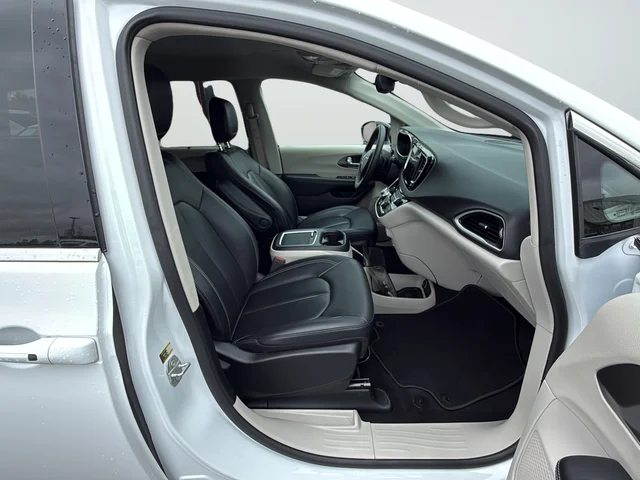 Used 2024 White Chrysler Touring L image 26