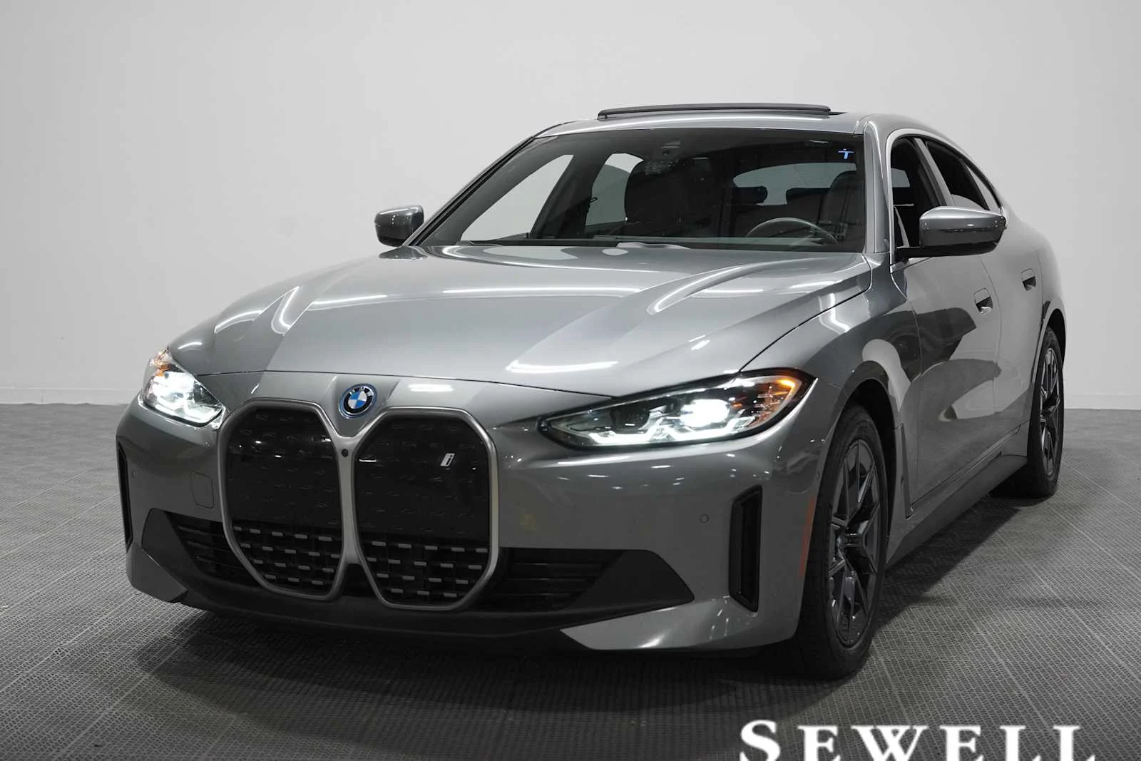 2023 BMW i4 eDrive35's photo
