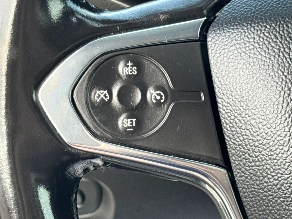 Used 2019 Summit White Chevrolet 3LT image 38