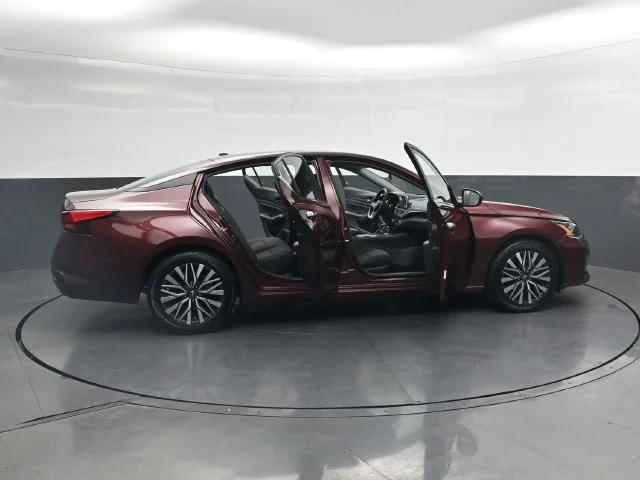 Used 2025 Red Nissan 2.5 SV image 40