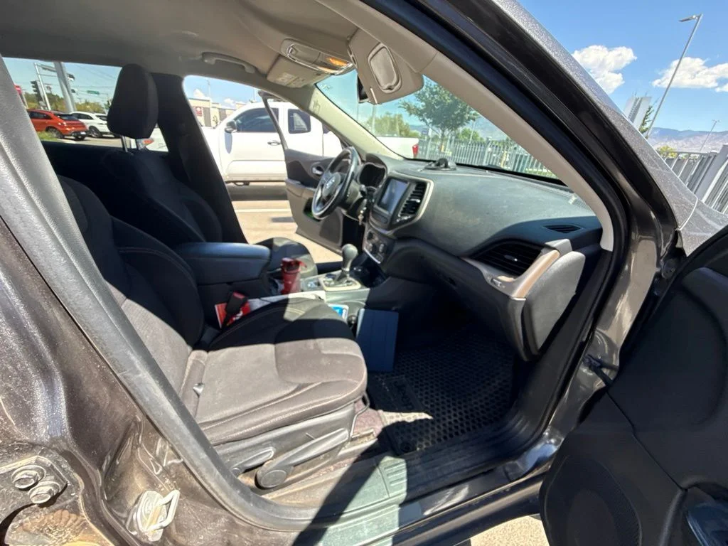 Used 2016 Gray Jeep Latitude image 21