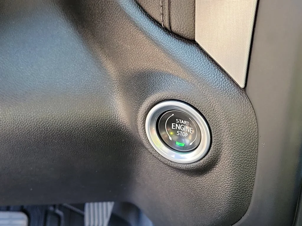 Used 2023 Onyx Black GMC SLE image 13