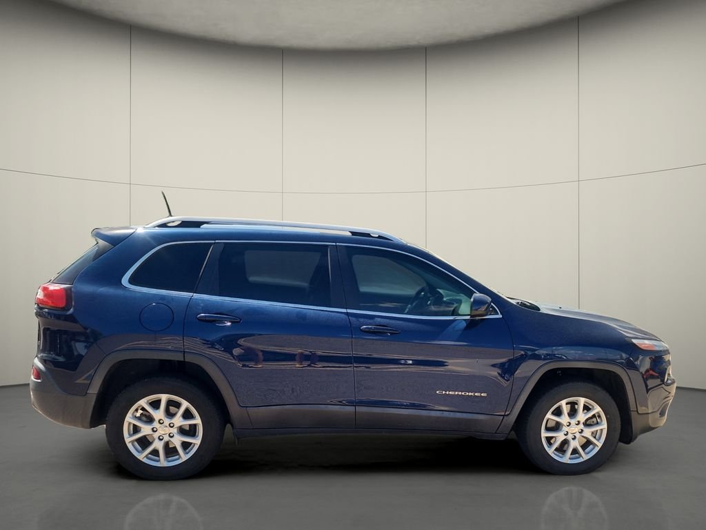Used 2018 Blue Jeep Latitude Plus image 8