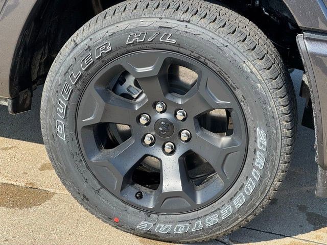 New 2026 Granite Crystal Metallic Clear-Coat Exterior Paint RAM Big Horn image 40