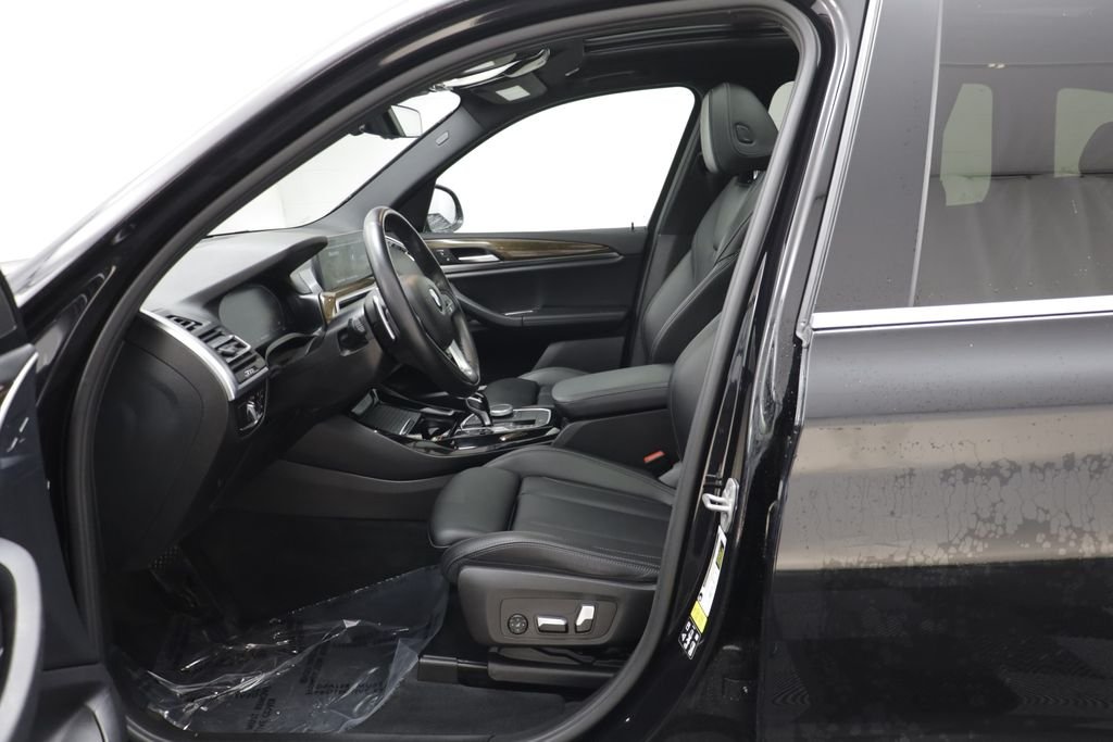Used 2022 Black BMW xDrive30i image 5