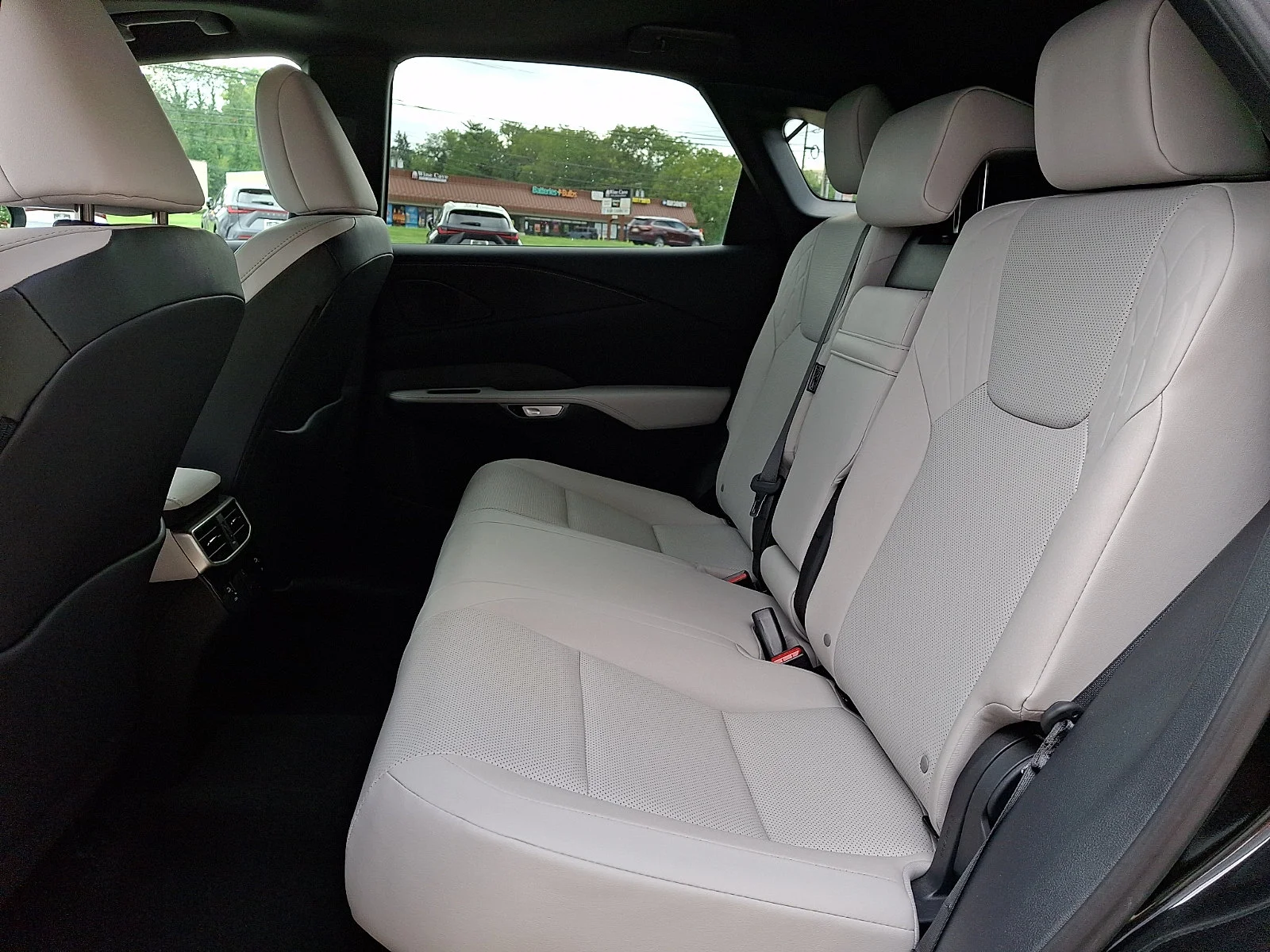 Certified Used 2024 CAVIAR Lexus  image 10