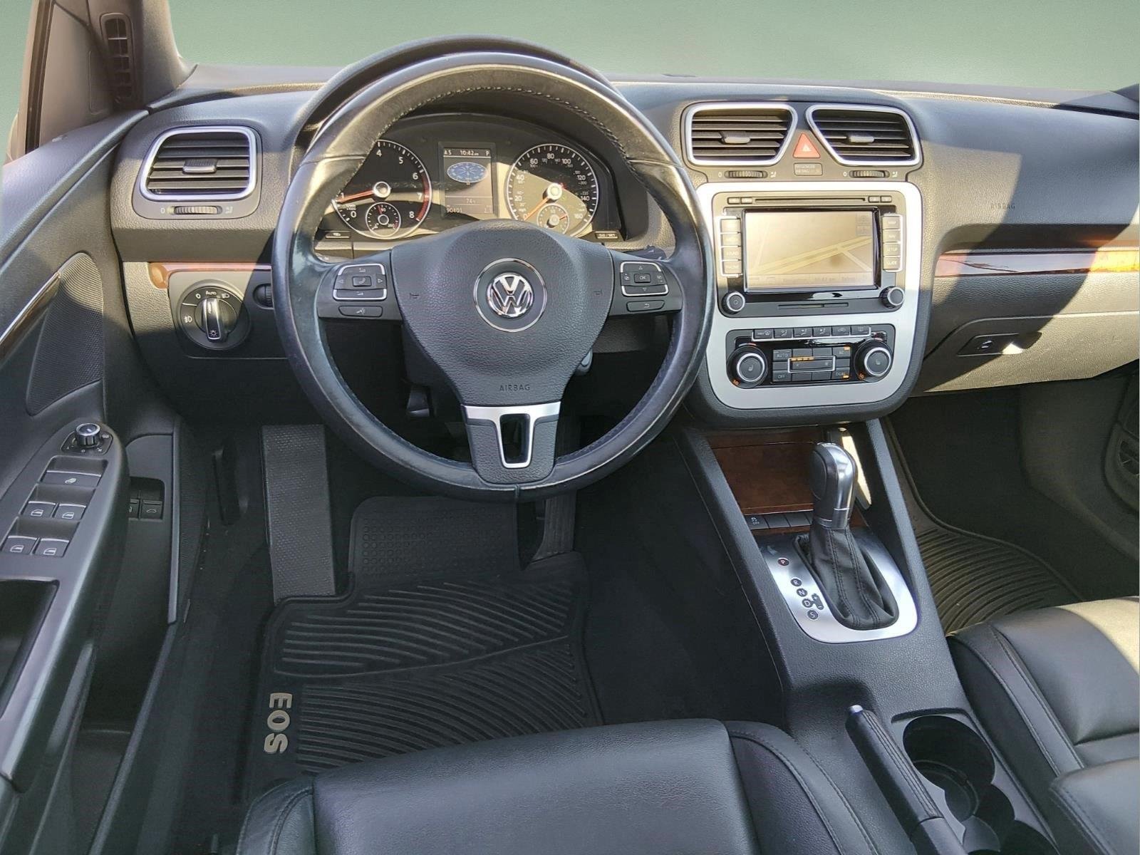 Used 2012 Horizon Blue Metallic Volkswagen Executive image 16