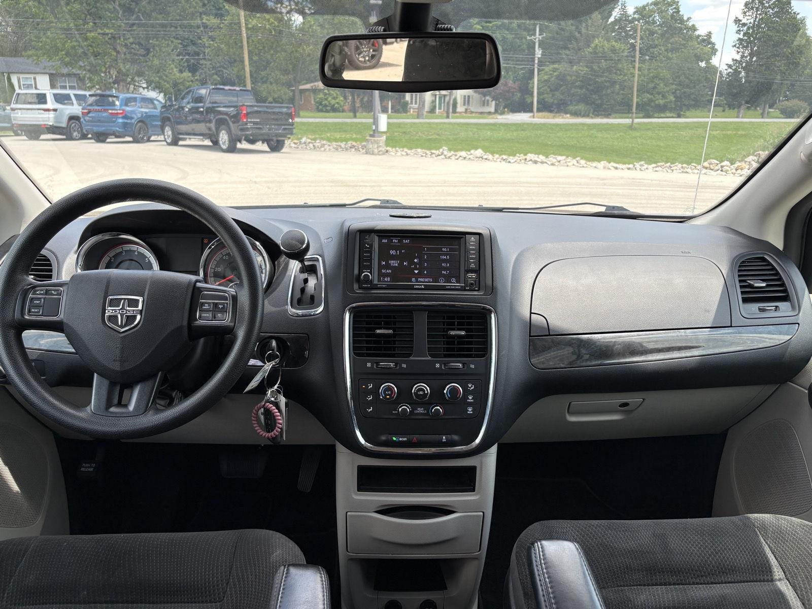 Used 2019 White Knuckle Clearcoat Dodge SE image 3
