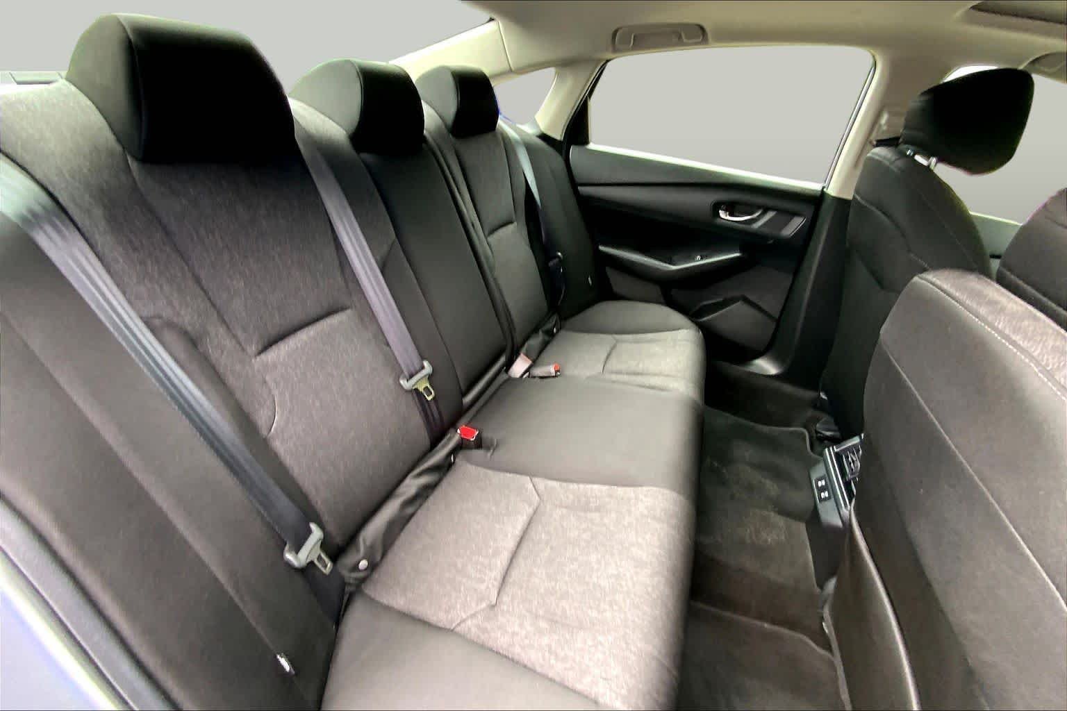 Used 2025 Meteorite Gray Metallic Honda SE image 20