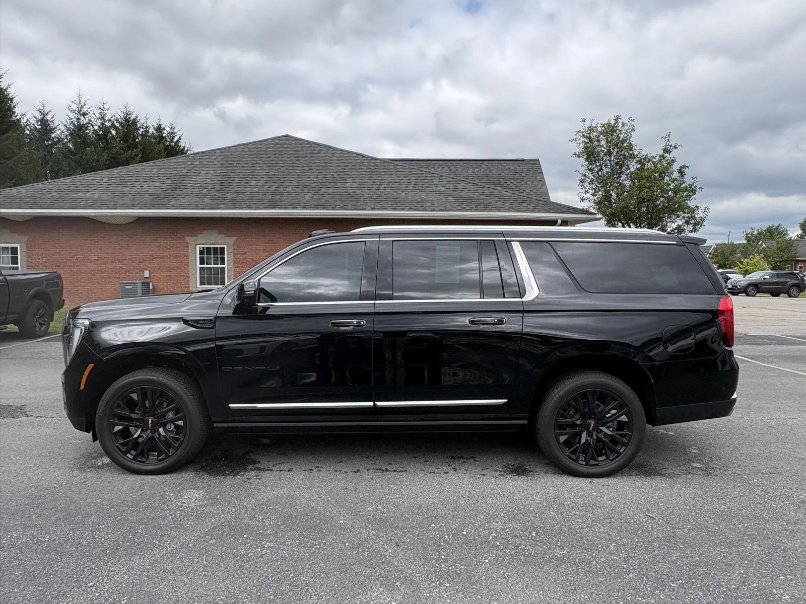 Used 2026 Onyx Black GMC Denali image 6